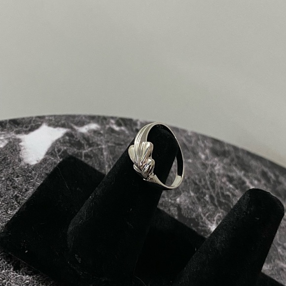 Jewelry - Sterling silver arrow heart ring NWT